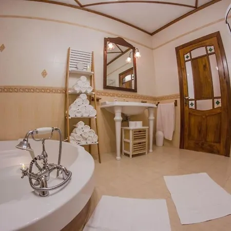Villa Djukel With Pool