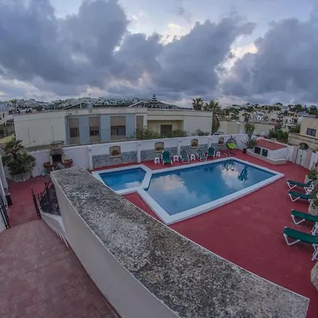 Djukel With Pool